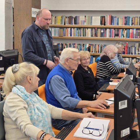 Akademia Aktywnego Seniora i istota kształcenia w cyfrowym  świecie