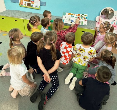 Potwór, który uczy oswajać emocje