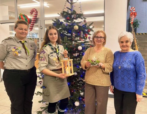 Betlejemskie Światło Pokoju w Bibliotece