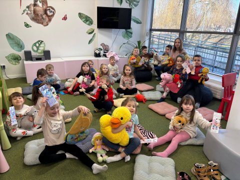 Żabki odwiedziły bibliotekę
