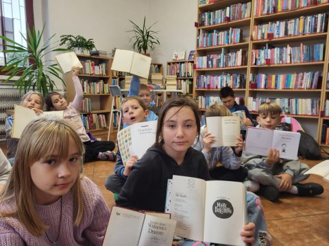 Trzecioklasiści odkrywają tajemnice książki 
